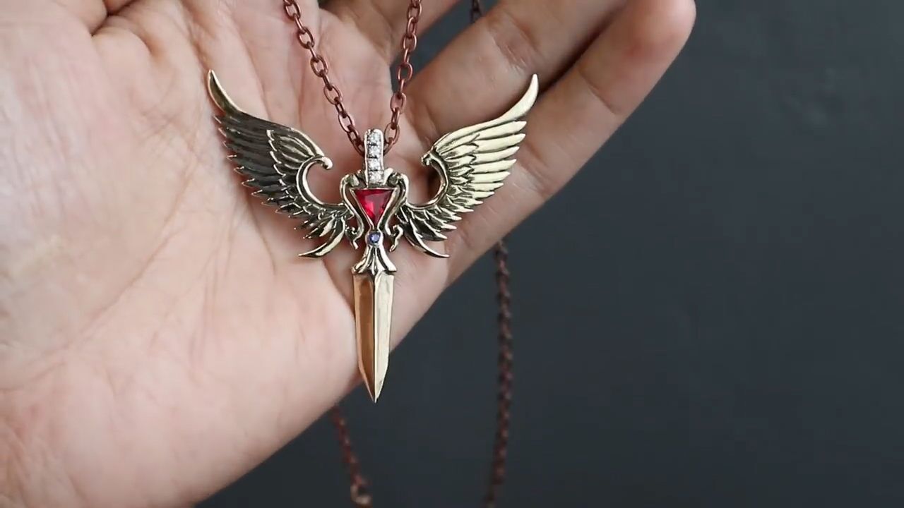 小伙用废弃螺栓打造了一把游戏中的装备,大天使之剑,简直太帅了!