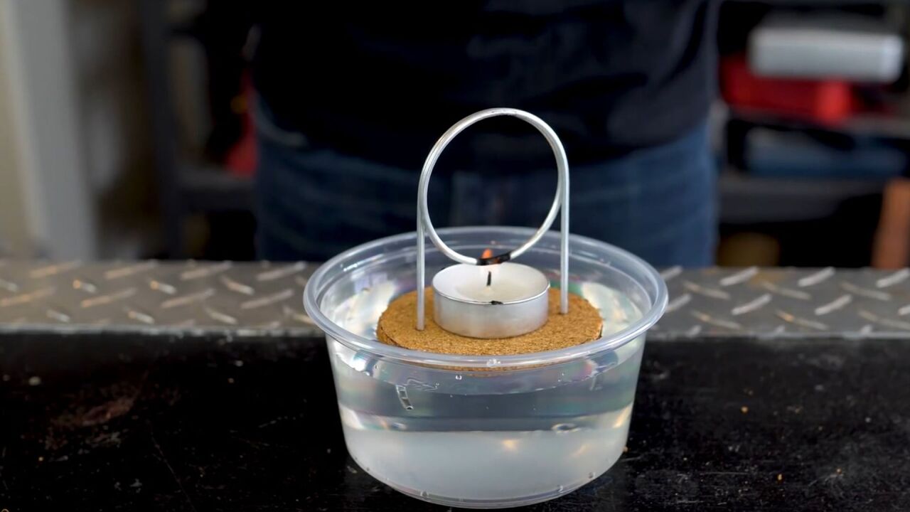 老外自制简易蒸汽机,学会只是一会儿的功夫,原理有谁知道?