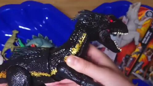 恐龙趣味玩具系列，侏罗纪世界恐龙玩具箱子收藏，恐龙蒂莱克斯对决！