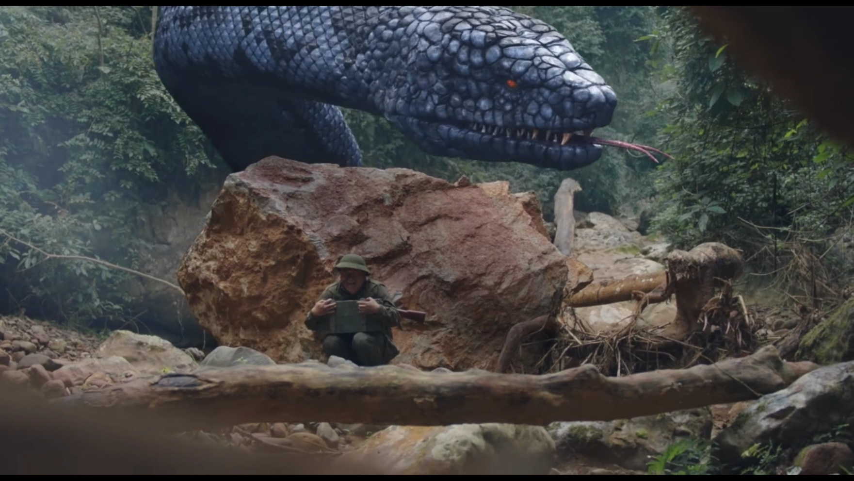 【蛇岛惊魂】小队在当地土著的带领下来到蛇岛,不料竟遭遇巨蛇追杀
