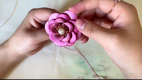 手工缠花教程山茶玫瑰花苞发梳的做法:一根铜丝连缠花瓣