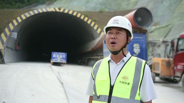 (电视通稿ⷥ›𝥆…ⷧ侤𜚩奋战秦岭太白山 眉太高速建设忙