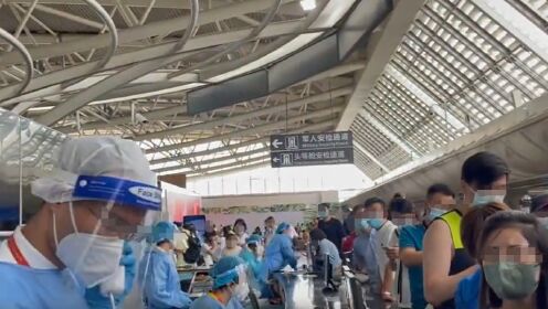 列车禁售、航班停飞 上万游客滞留！三亚市公布游客离岛条件