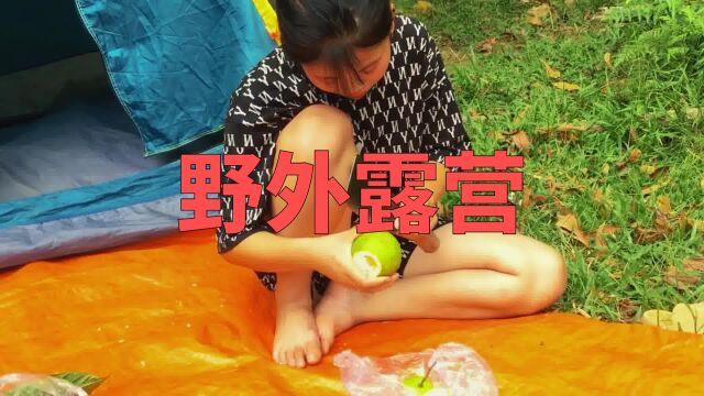 夏天天气炎热,适合露营和游泳