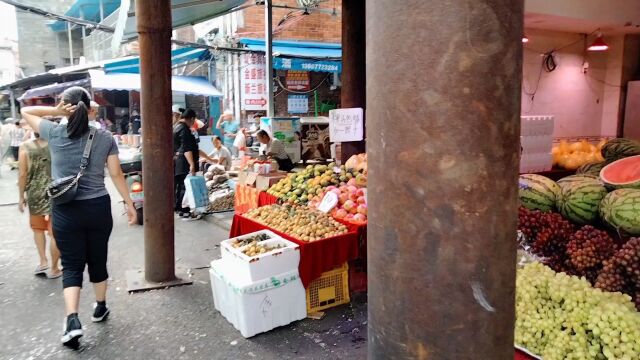 广西柳州谷埠菜市,下午很热闹哟,看看菜的价格涨还是跌哟!