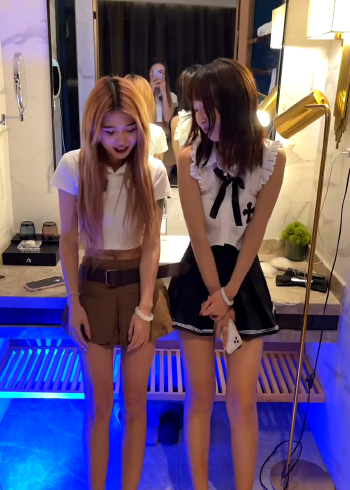 现在都又喜欢精神小妹了 潮女又不吃香了 说给不了安全感 这两年白