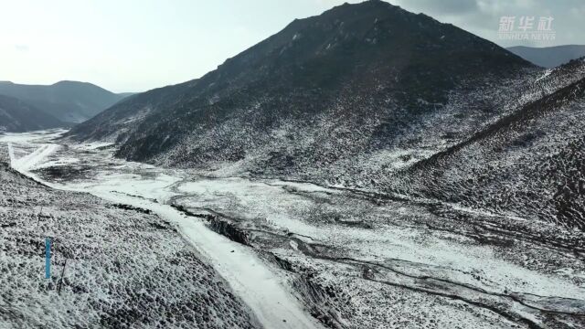 青海达坂山冬日景色壮美