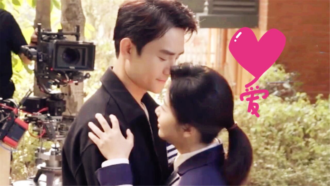 向风而行:谭松韵王凯片场拍吻戏,王凯招架不住,谭松韵太会亲了