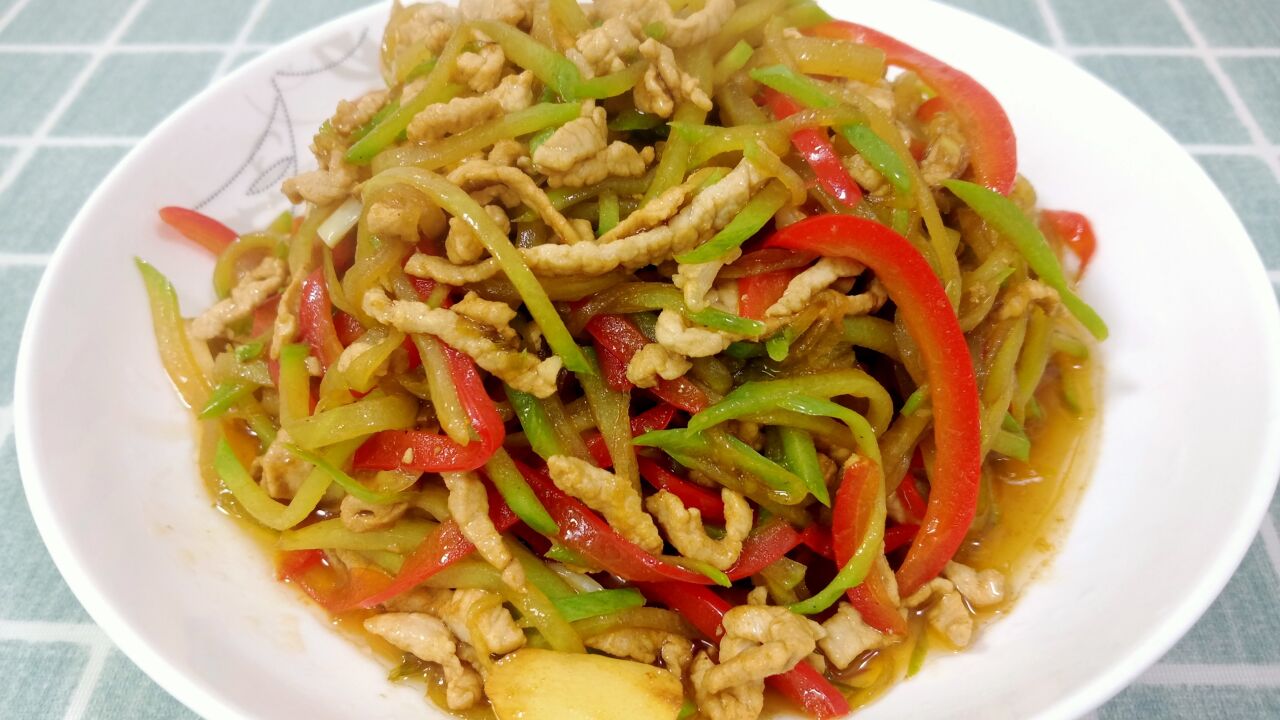 大厨教你"佛手瓜炒肉丝"家常做法,脆嫩爽口,清甜解腻又解馋