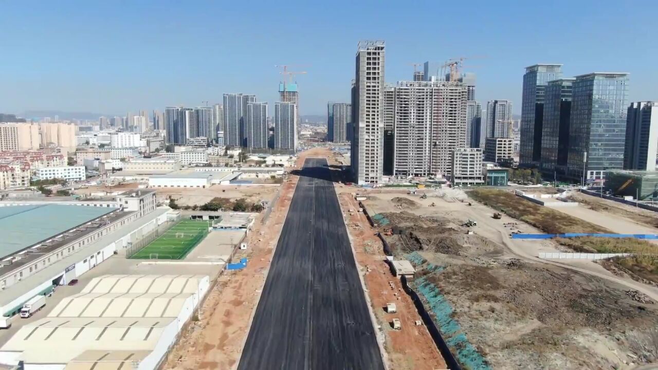 新进展!巫家坝飞虎大道北段部分路段完成沥青摊铺