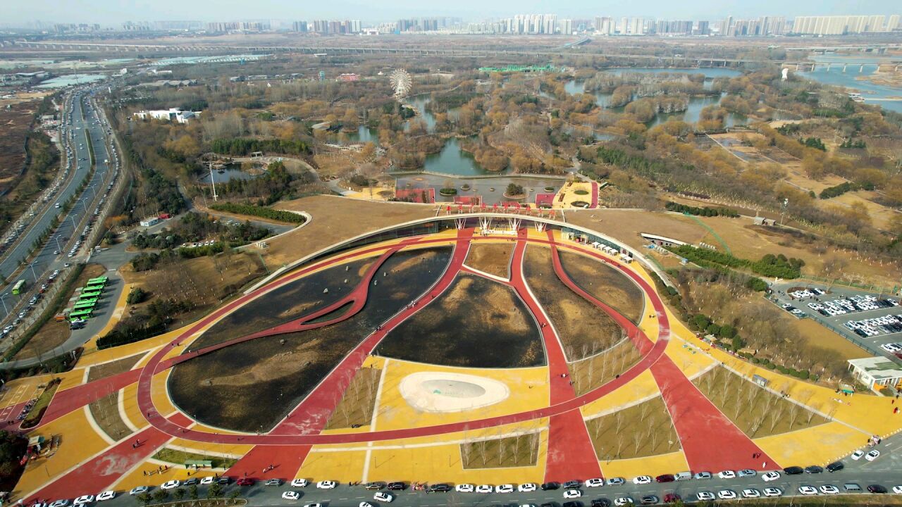 航拍西安浐灞国家湿地公园美丽景色,刚过完年还这么多人来此一游