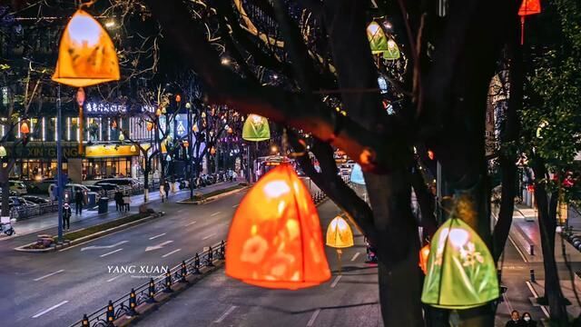 云集路换新颜,悬挂香囊灯笼迎接新年,晚上走在这条路上特别有感觉,感受中国式的浪漫