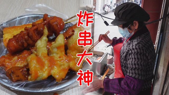 泉州“炸串大神”,从路边摊到开店卖了28年,顾客每天都提前排队