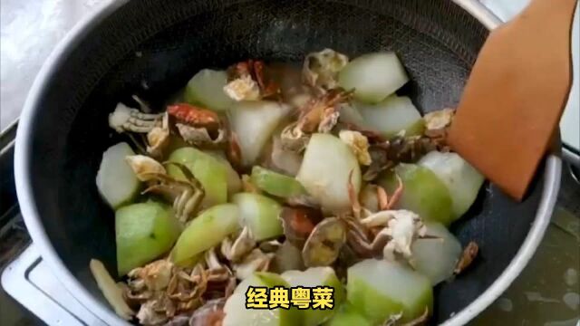 八宝冬瓜盅:经典粤菜,冬瓜、瑶柱、瘦肉、排骨、鸡肉等