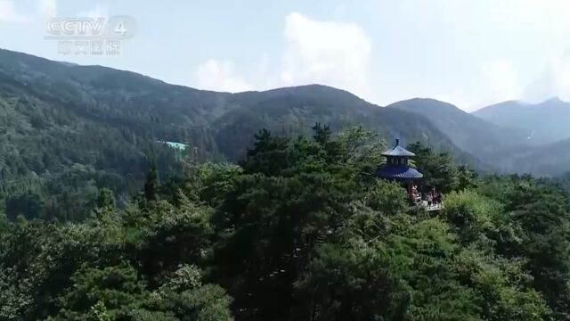 登上庐山的含鄱口,山河美景尽收眼底