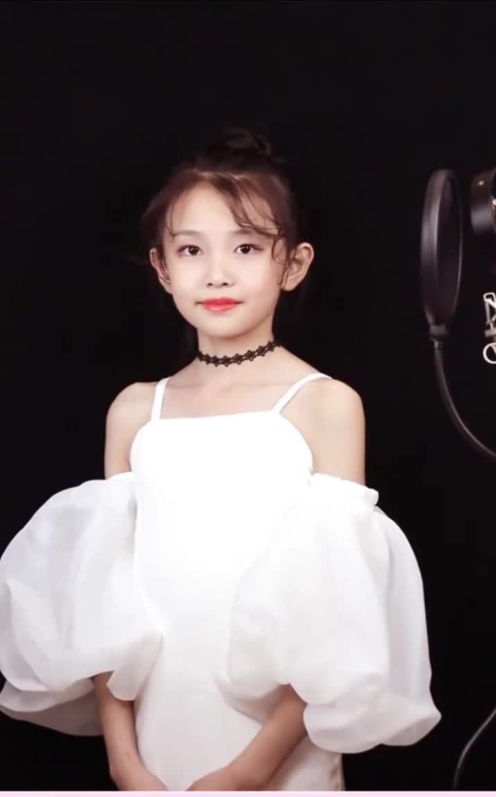 童模宋小睿翻唱《我已经爱上你》,一开口就脱粉了,这次没请修音师来吗