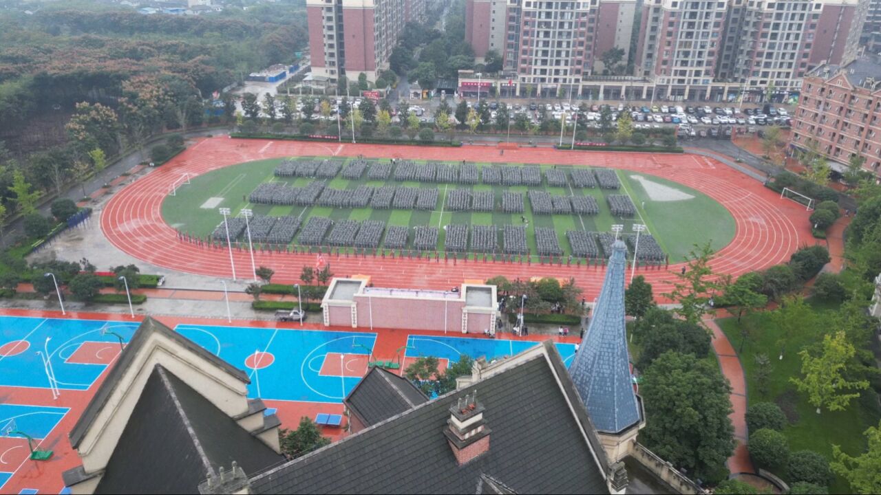 四川文化传媒职业学院举行2023级新生开学典礼暨军事训练动员大会（绵竹）_高清