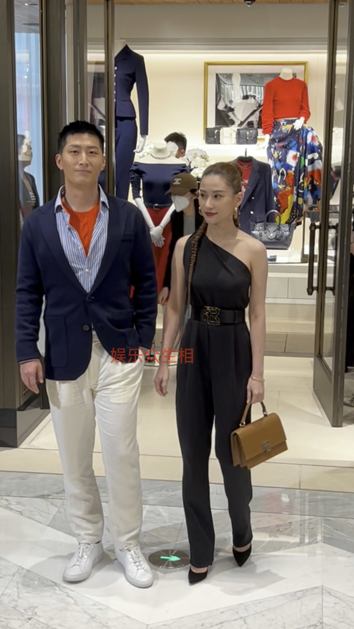 窦骁何超莲合体同框撒糖大婚将至满脸幸福