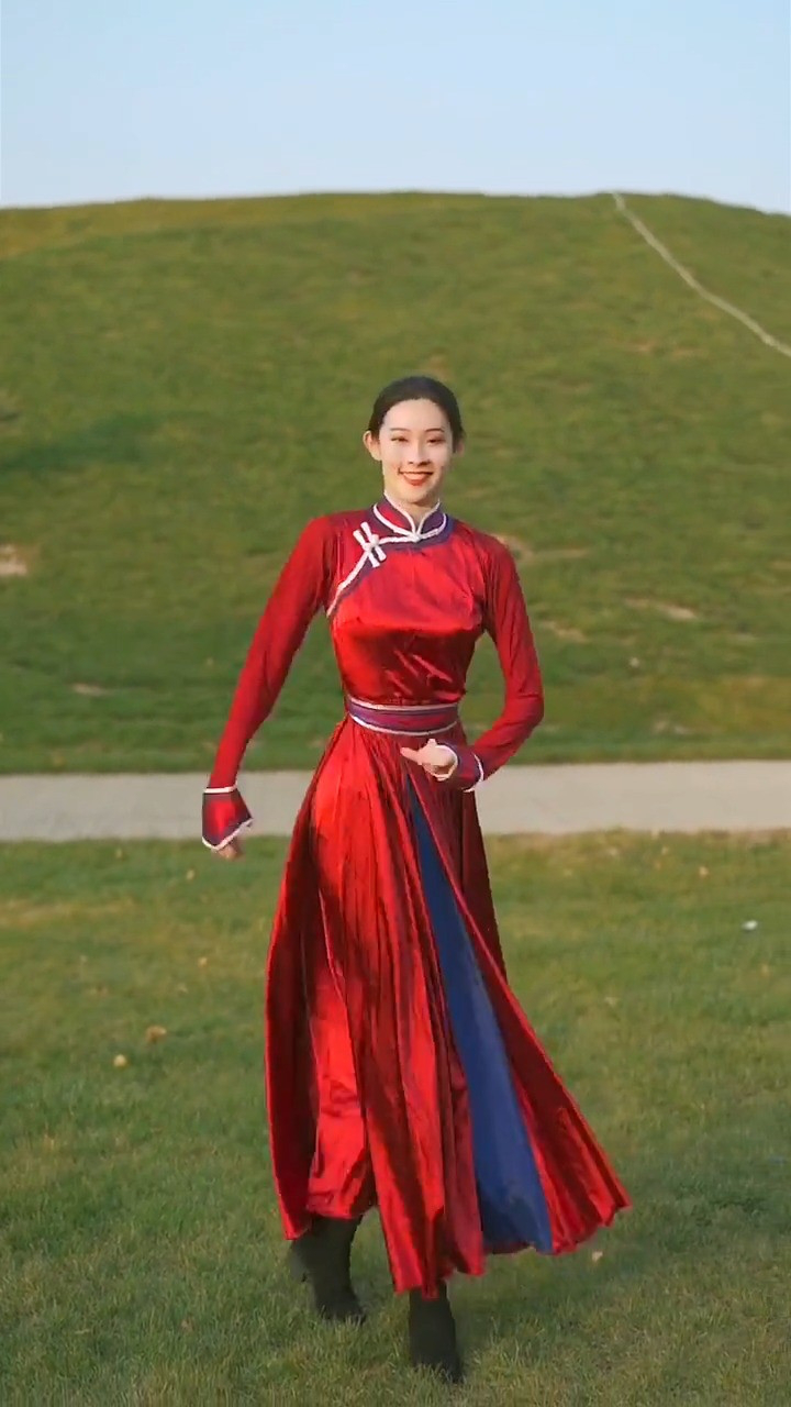 草原上#火火的姑娘 春雨来啦!#蒙古舞#我要上热门
