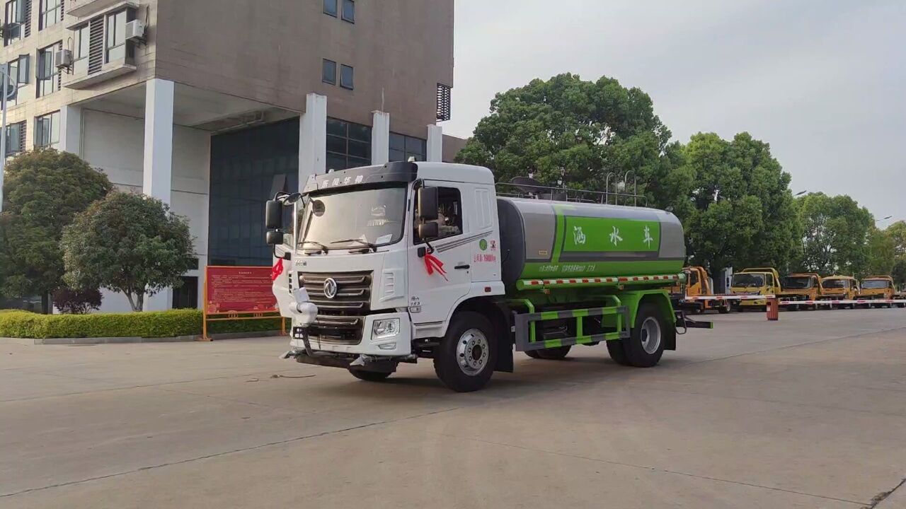 东风华神f5洒水车 12吨洒水车可以加装雾炮