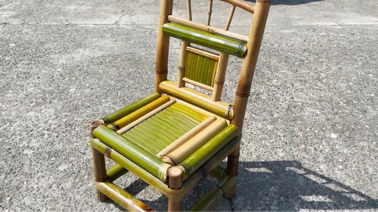 农村大叔利用竹子制作出个经久耐用的竹椅,果然高手都隐藏在民间
