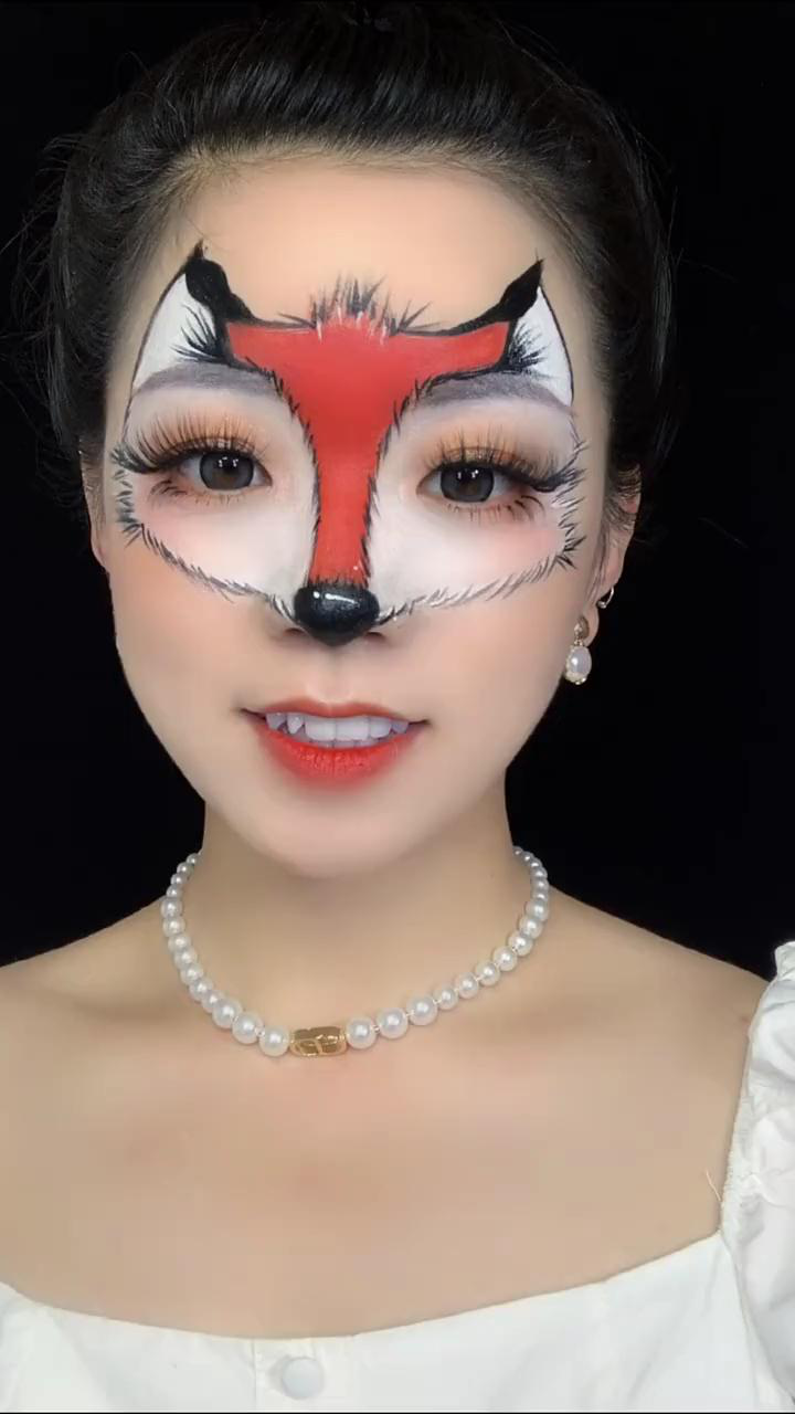 手绘创意小狐狸妆