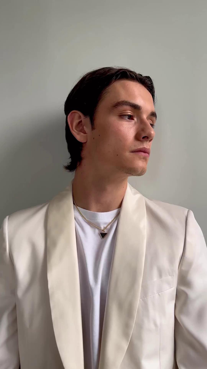 prada代言人louis partridge赴约戛纳晚宴及派对,prada星闻