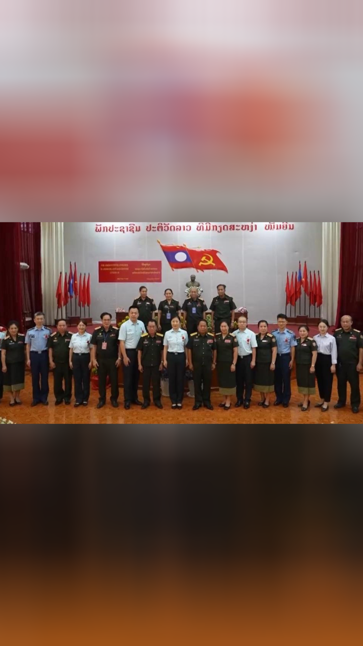 中国军队援老挝医疗队获颁老挝人民军勋章