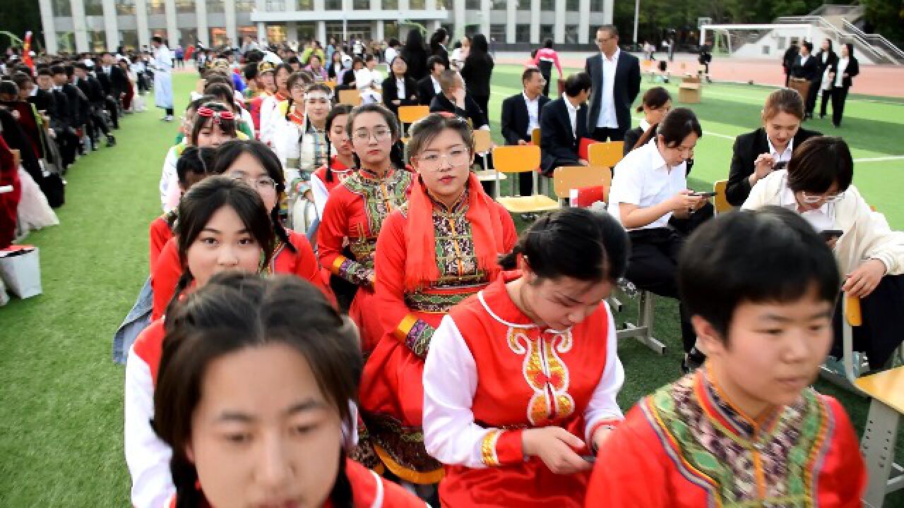 5.21喀左一中22届校园文化艺术节高二1班台前花絮3