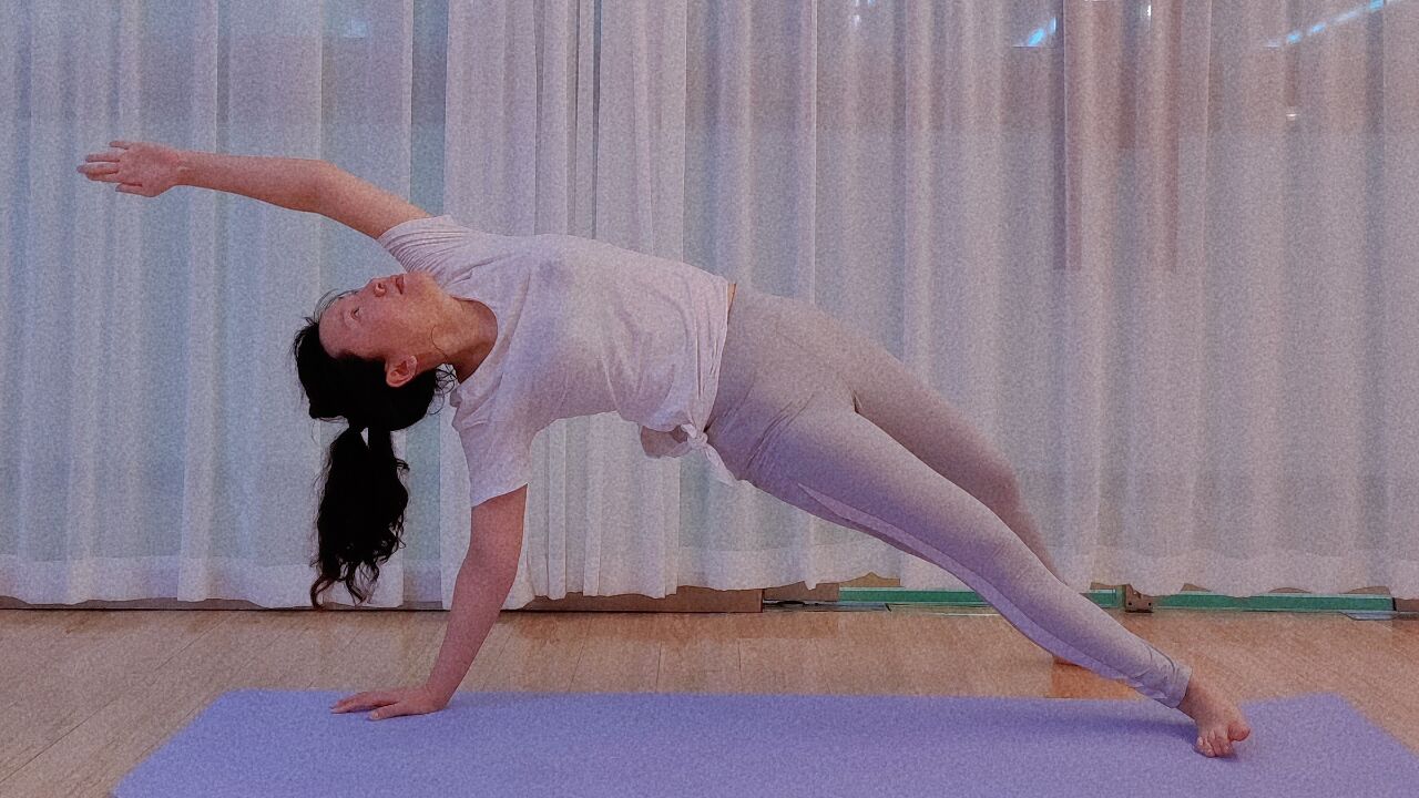 瑜伽体式-狂野式