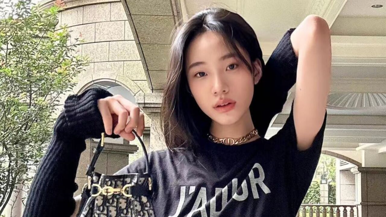 小s二女儿穿露脐装跳舞,lily身材高挑气质出众,被指动作僵硬难看