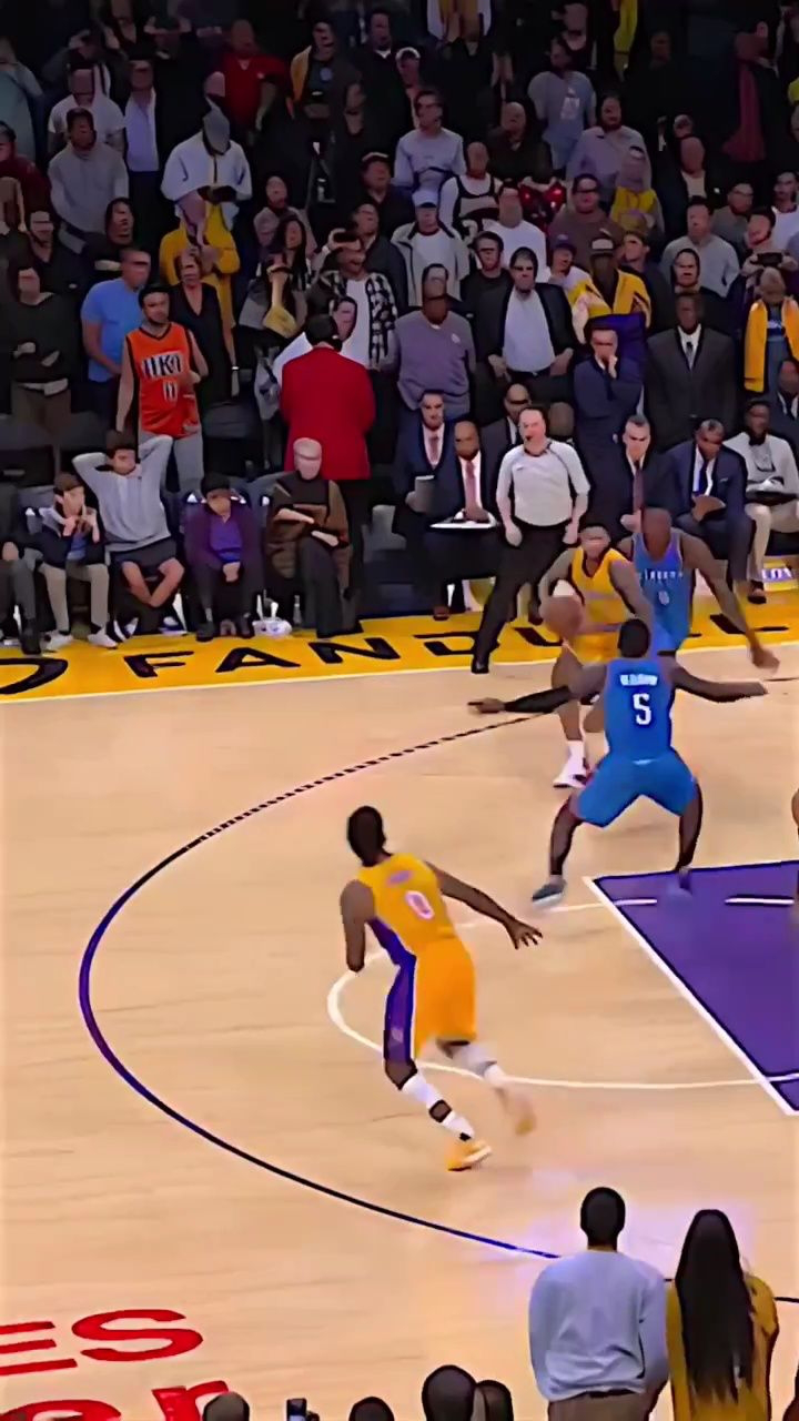 尼克杨中途截球绝杀名场面!#尼克杨#铁铁的nba特辑#湖人