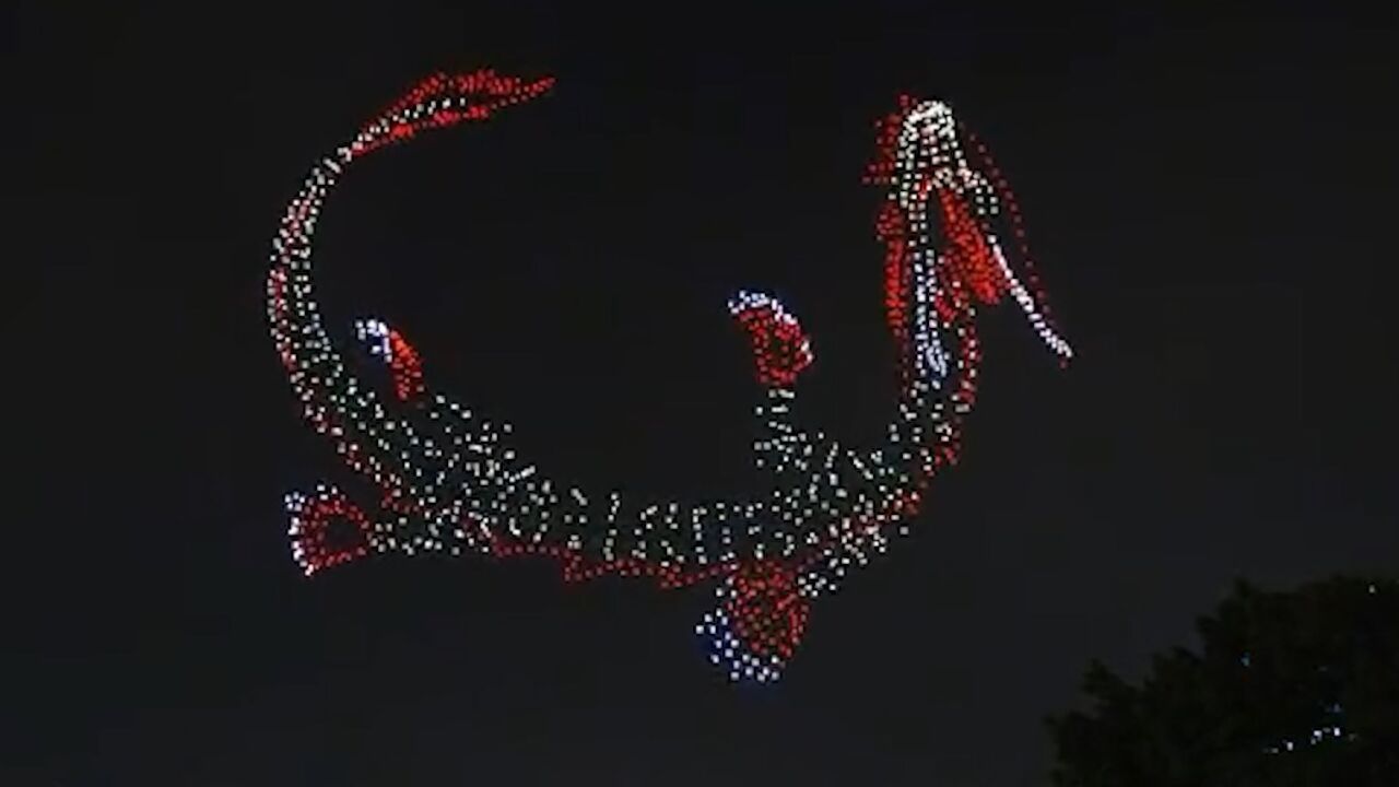 场面震撼!深圳上千架无人机闪耀夜空 演绎"飞龙在天"迎接端午