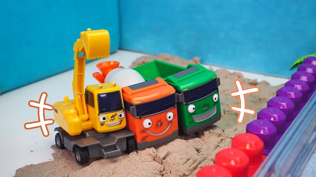 宝宝巴士 挖掘机翻斗车搅拌车建鱼塘 看它里面有什么鱼吧