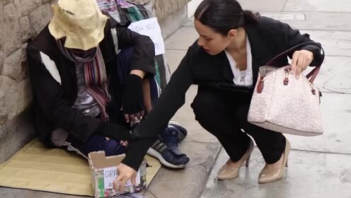 女人拿走乞丐的钱_高清1080P在线观看平台_腾讯视频