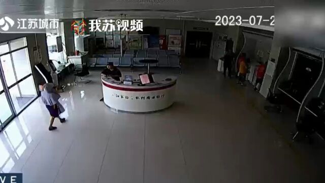 大妈为百万礼物欲给“瑞典男友”转账 银行工作人员发现异常立刻制止