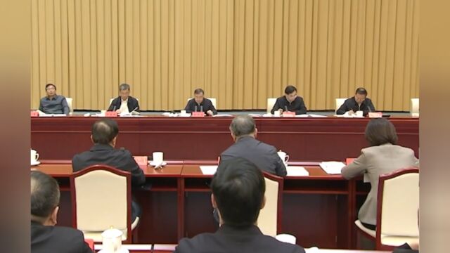 《习近平新时代中国特色社会主义思想概论》教材出版座谈会召开