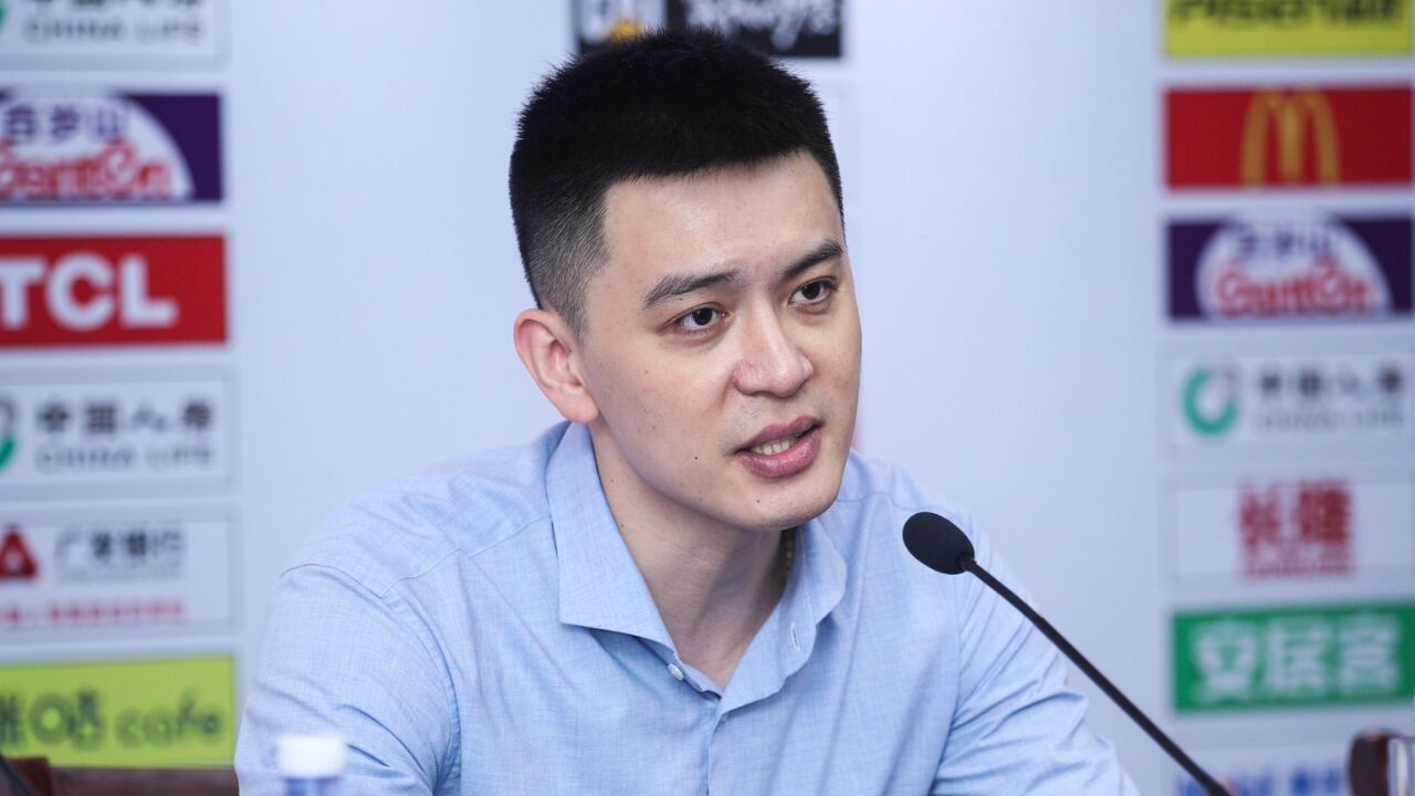 前男篮教练杨鸣被曝离婚,曾发声明辟谣出轨,老婆发文疑似开撕