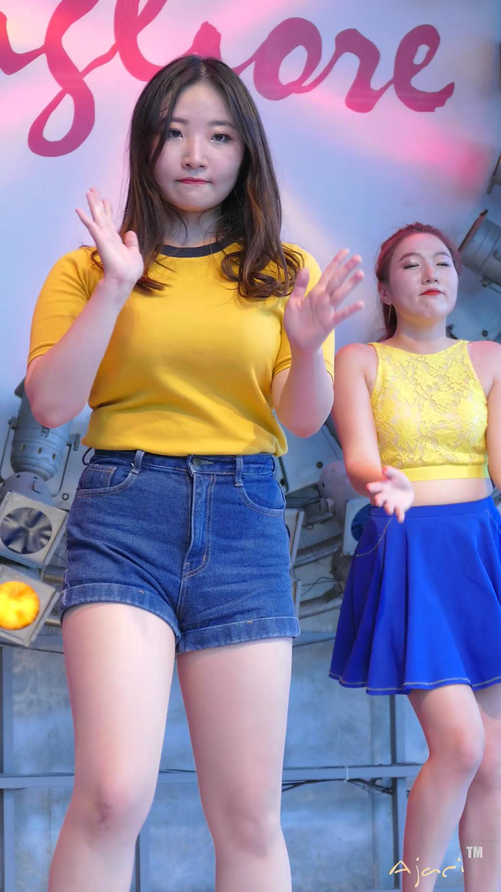 韩国美女 大长腿 身材性感 短裤 热舞 短视频 流行音乐 (3)