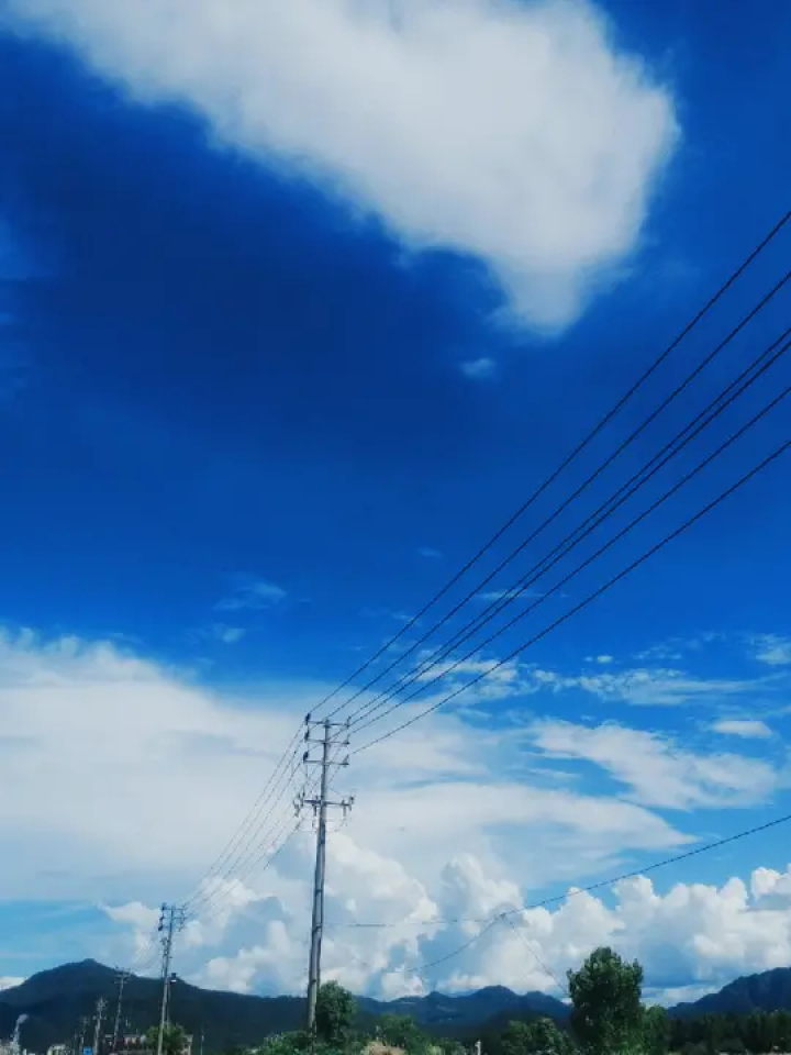 天很蓝太阳很暖故事很短 #蓝天白云晴空万里 #蓝天白云定会如期而至