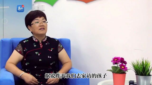 【视频】覃超:以画疗心,用33年绘就一场与学生的“双向奔赴”|点亮星光的人①