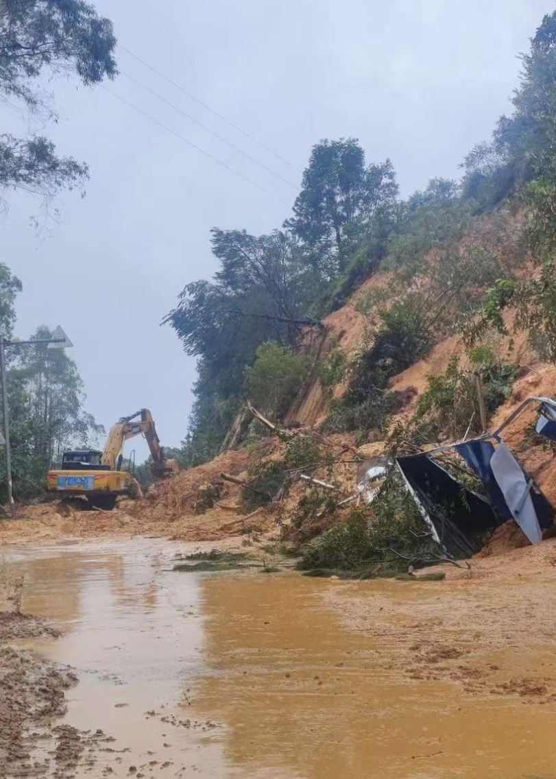 受暴雨影响广西玉林发生多起山体滑坡致7人遇难
