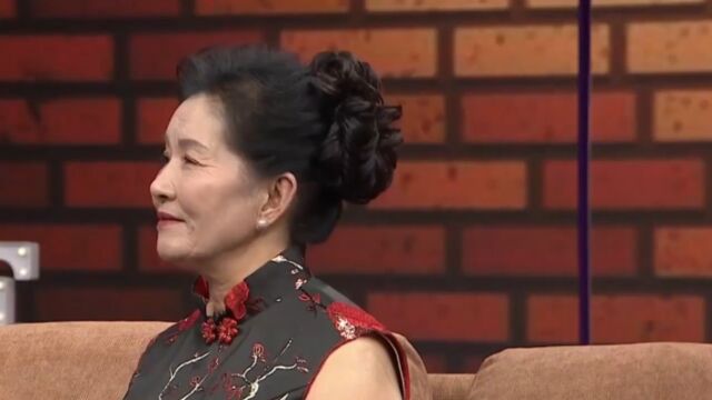 李女士原先是山东人,后到处去卖百货,靠自己买了几套房子