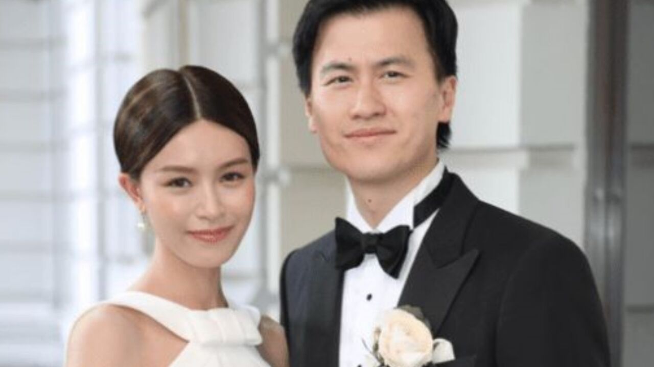 文咏珊和老公罕见同框,分开拥抱依依不舍,富豪丈夫身份公开