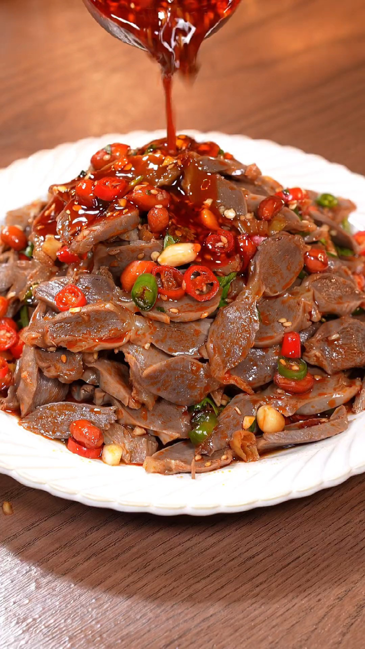 鸡胗不要再炒着吃了,试试这个酸辣脆爽的凉拌鸡胗,简单又好吃