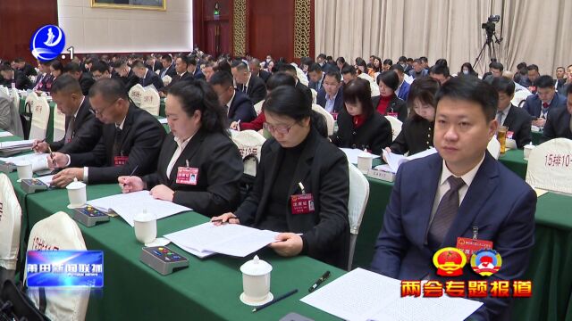 市八届人大三次会议举行第二次全体会议 听取市人大常委会和市法院、市检察院工作报告