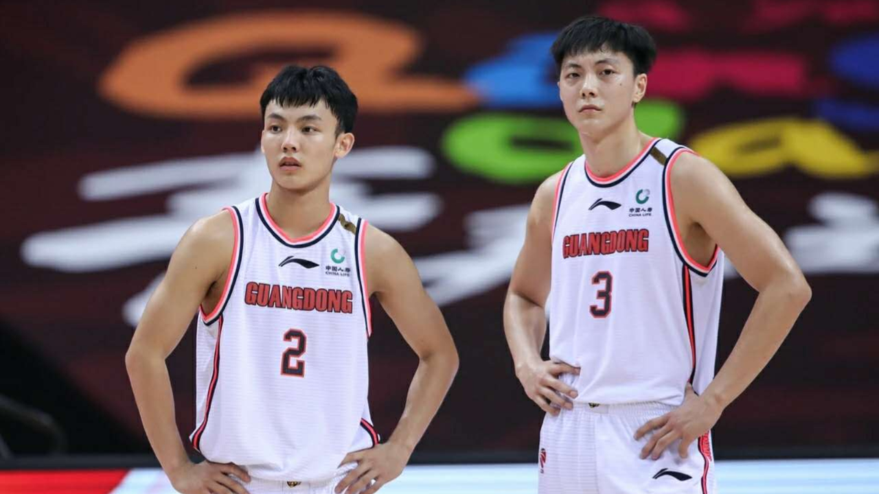 cba张文逸点评徐杰和胡明轩