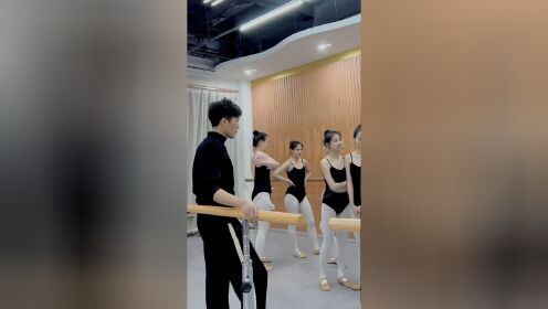 舞蹈生的腰有多细