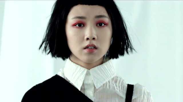 颜卓灵《恶女》