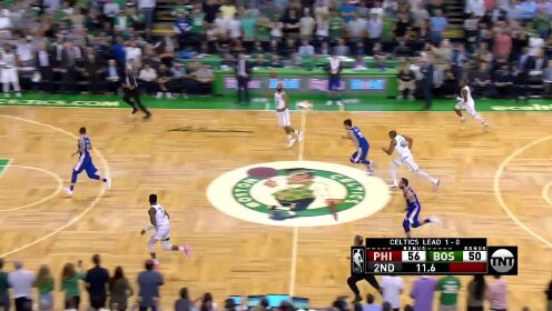《NBA全场集锦》【扣篮】绿军发动三线快攻 布朗上演飞身暴扣